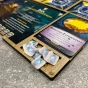 Zbliżenie na żetony ładunku, Planszy gracza do gry Aeon's End, HDF Dąb Sonoma, Wersja z magnesami