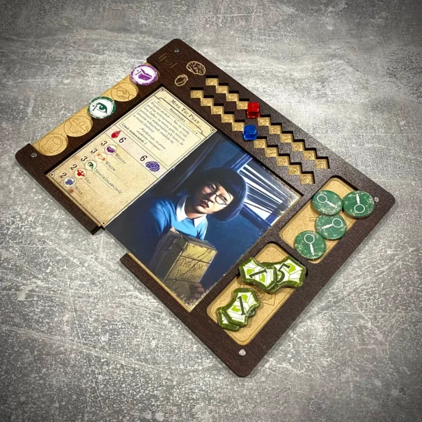 Plansza Gracza do Arkham Horror 3 ed, HDF Wenge, przykładowe rozłożenie.webp